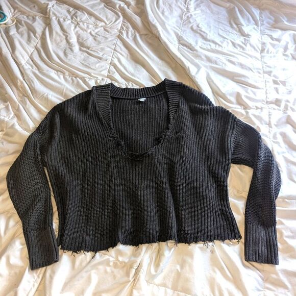 🛍️ AERIE V NECK SWEATER DISTRESSED - Picture 1 of 3